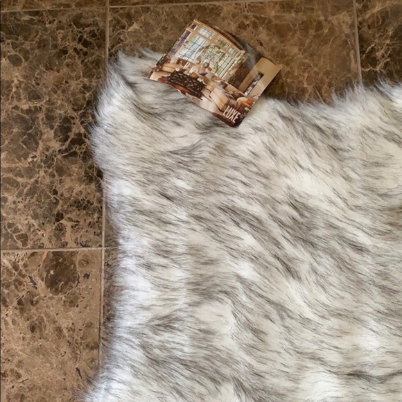NEW LUXE faux fur rug - Picture 3 of 6